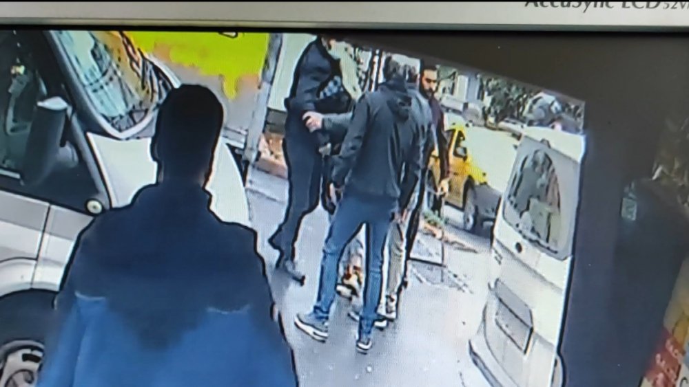 Şişli'de trafik tartışmasında silah çekildi; o anlar kamerada