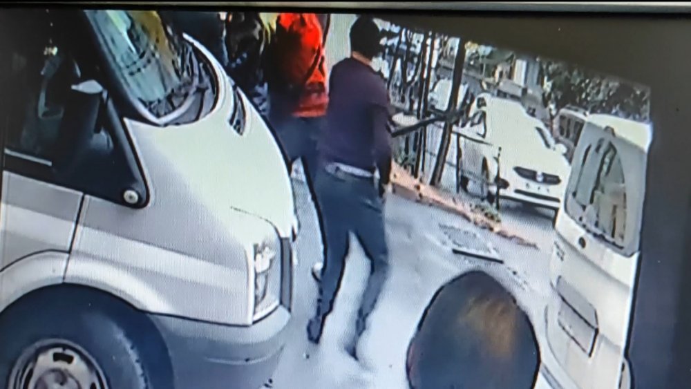 Şişli'de trafik tartışmasında silah çekildi; o anlar kamerada