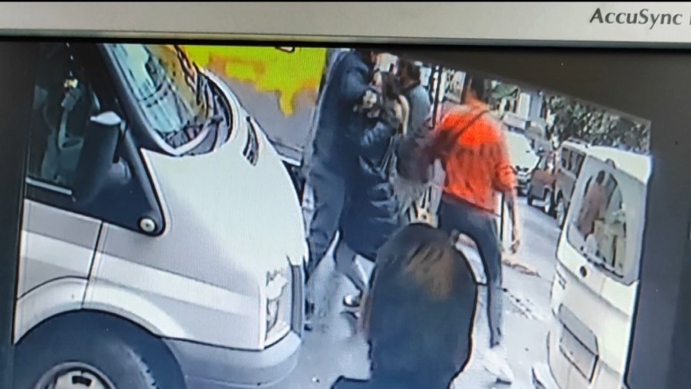 Şişli'de trafik tartışmasında silah çekildi; o anlar kamerada