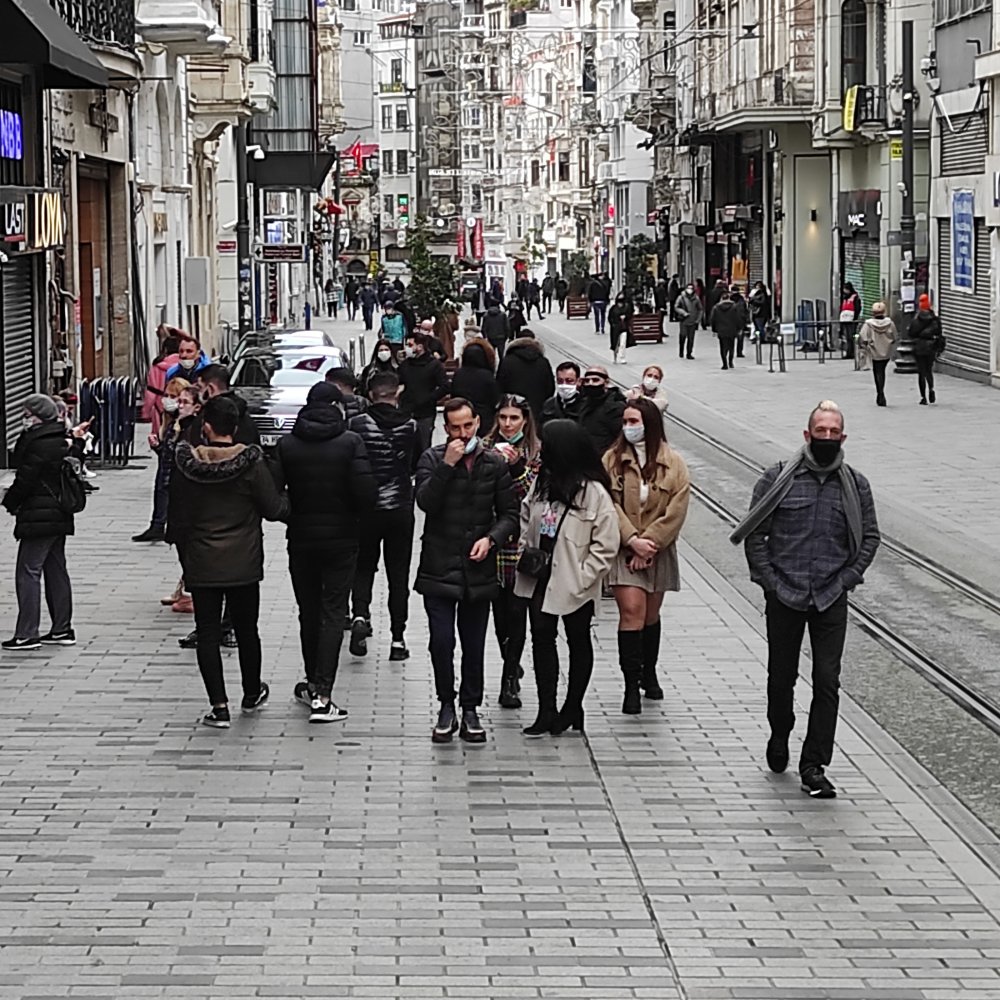 Taksim Meydanı ve İstiklal Caddesi'nde turist yoğunluğu