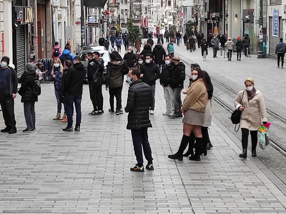 Taksim Meydanı ve İstiklal Caddesi'nde turist yoğunluğu