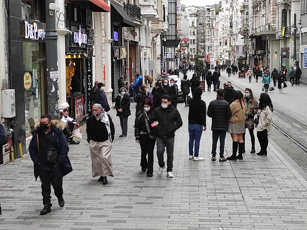 Taksim Meydanı ve İstiklal Caddesi'nde turist yoğunluğu