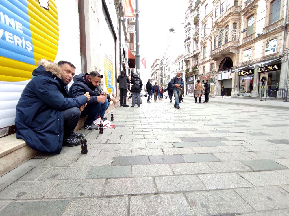 Taksim Meydanı ve İstiklal Caddesi'nde turist yoğunluğu