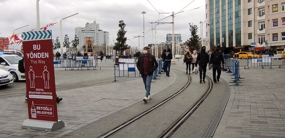 Taksim Meydanı ve İstiklal Caddesi'nde turist yoğunluğu