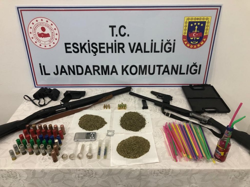 'Tetik'le aramada uyuşturucu ve tabanca bulundu