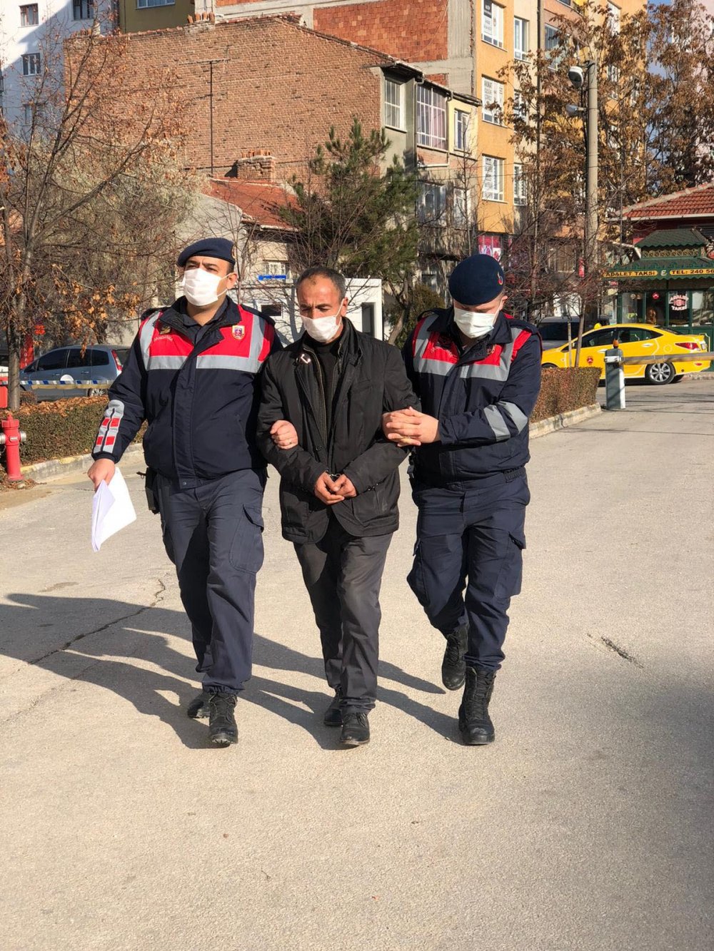 'Tetik'le aramada uyuşturucu ve tabanca bulundu