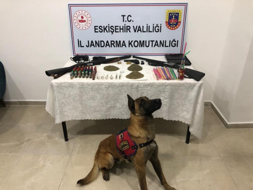 'Tetik'le aramada uyuşturucu ve tabanca bulundu