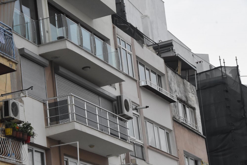 Komşunun silahla tehdit ettiği üniversiteli genç kızlar : Can güvenliğimiz yok