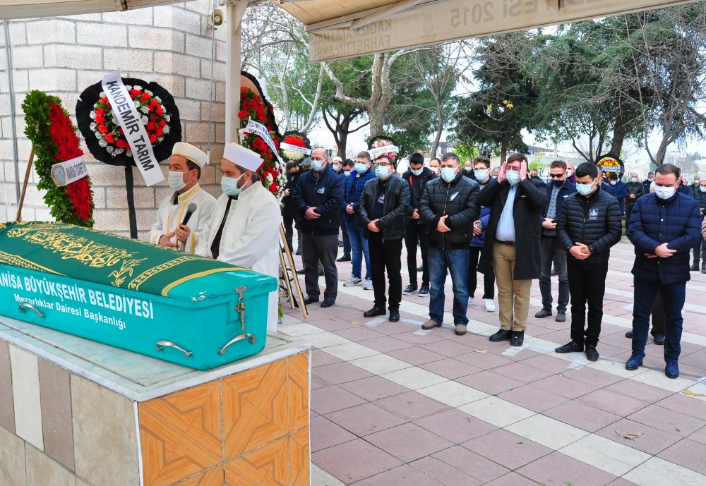 Koronavirüsten ölen eski belediye başkanı Atılgan, son yolculuğuna uğurlandı