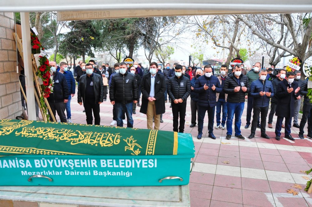 Koronavirüsten ölen eski belediye başkanı Atılgan, son yolculuğuna uğurlandı
