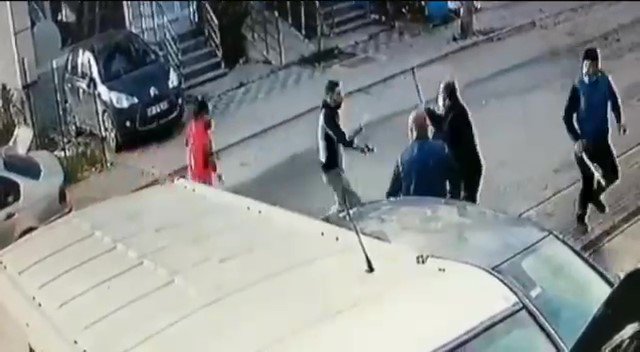 Oto tamirhanesinde levye, sopa ve bijon anahtarlı kavga kamerada