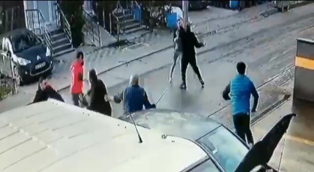 Oto tamirhanesinde levye, sopa ve bijon anahtarlı kavga kamerada