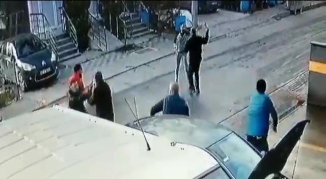 Oto tamirhanesinde levye, sopa ve bijon anahtarlı kavga kamerada