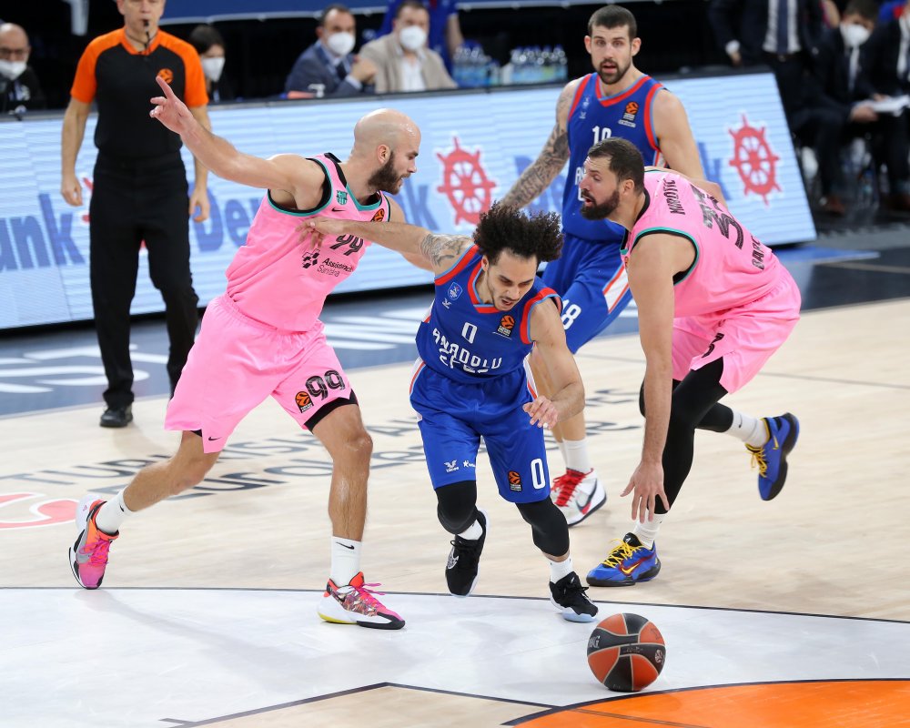 Anadolu Efes - Barcelona: 86-79