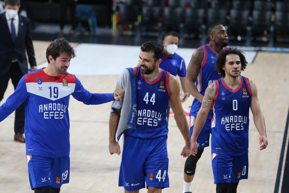 Anadolu Efes - Barcelona: 86-79