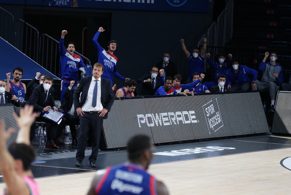 Anadolu Efes - Barcelona: 86-79