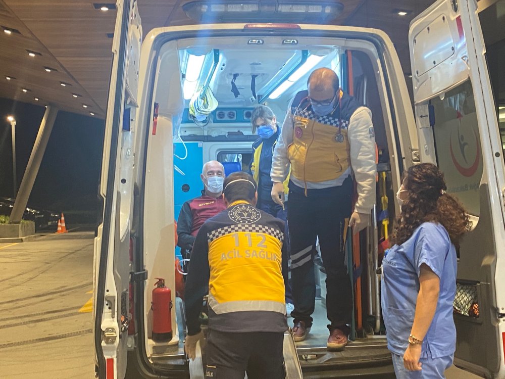 Başantrenör Nedim Özbey ambulansla hastaneye getirildi