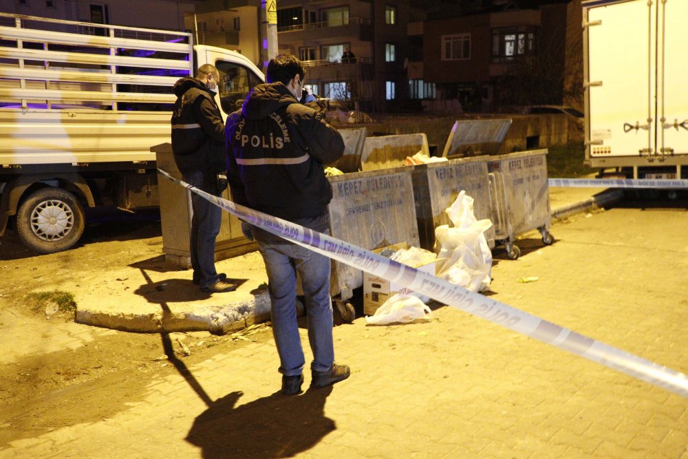 Çanakkale’de çöp konteynerine terk edilen bebek  doktorların müdahalesine rağmen yaşamını yitirdi.