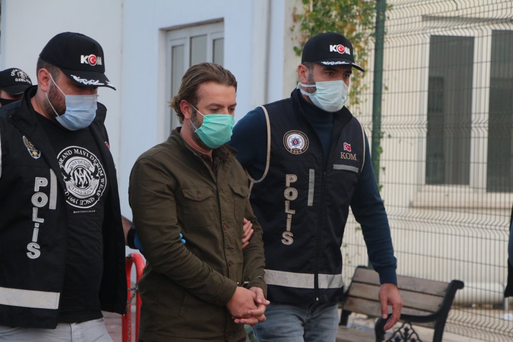 Ceyhan Belediyesi'ne 'rüşvet' operasyonunda gözaltındaki 23 şüpheli, sağlık kontrolünden geçirildi