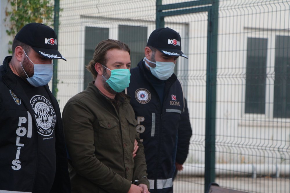 Ceyhan Belediyesi'ne 'rüşvet' operasyonunda gözaltındaki 23 şüpheli, sağlık kontrolünden geçirildi