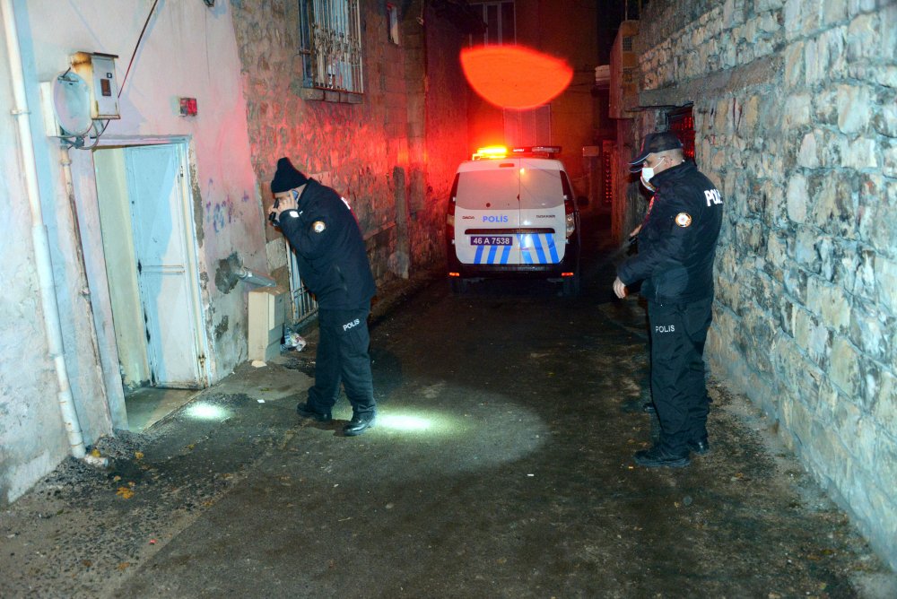 Evine gelen kişi tarafından ayağından vuruldu