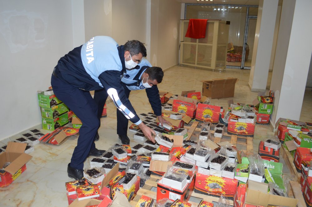 İş yerinde 1,5 ton bozulmuş hurma ele geçirildi