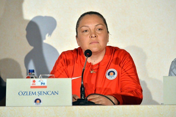 İşitme Engelli Kadın Basketbol Milli Takımı’nda yeni antrenör Özlem Şencan oldu