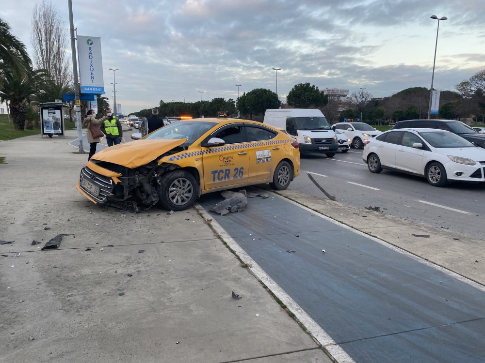 Kartal Sahil Yolu'nda kaza; trafik yoğunluğu oluştu
