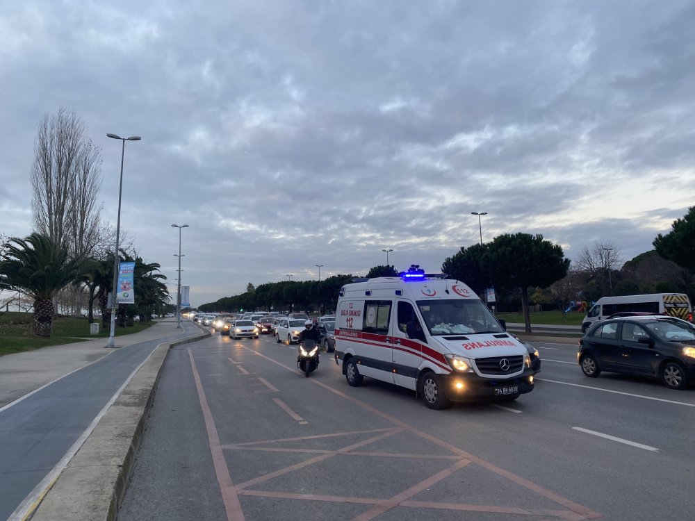 Kartal Sahil Yolu'nda kaza; trafik yoğunluğu oluştu