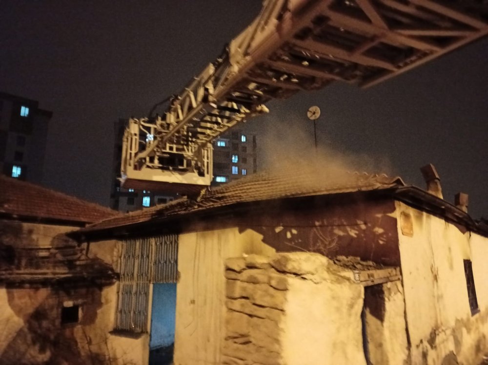 Kayseri’de müstakil evde yangın