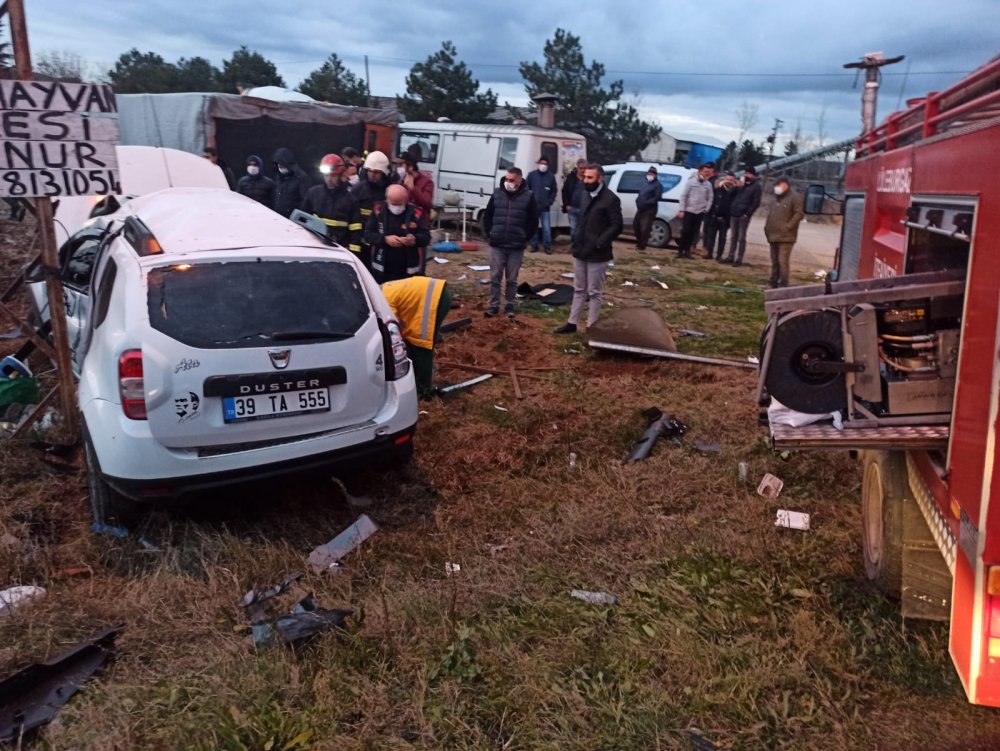 Lüleburgaz'da otomobille minibüs çarpıştı: 2 kişi öldü