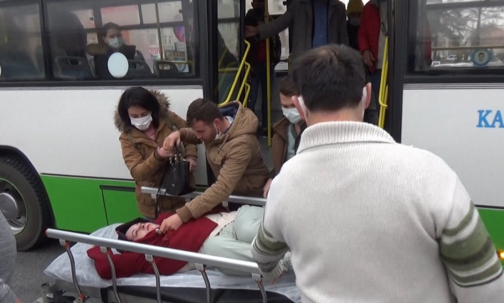 Otobüsünde rahatsızlanan yolcuyu güzergahından çıkıp, hastaneye götürdü