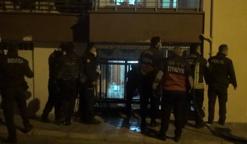 Sinir krizi geçirip kendini eve kilitleyerek eşyalara zarar verdi, polis zor ikna etti