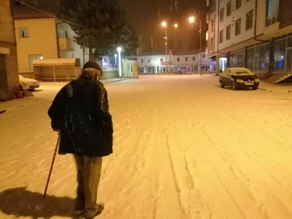 Sivas'ta kar yağışı etkili oluyor