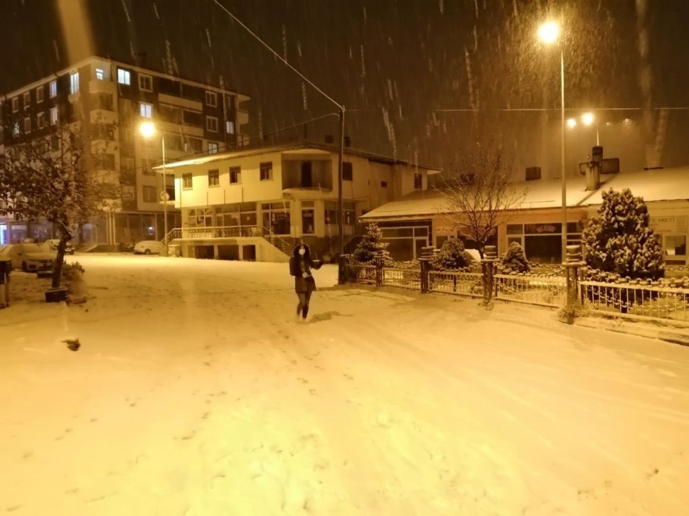 Sivas'ta kar yağışı etkili oluyor