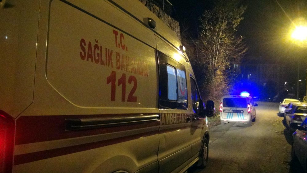 Evlerine gelen 3 kişi tarafından darbedildiler