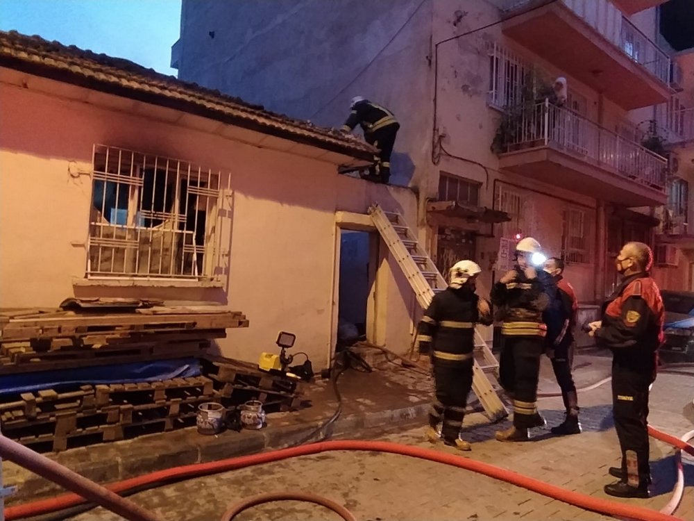 Müstakil ev yangında kullanılamaz hale geldi