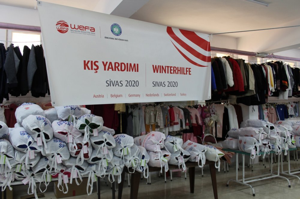 Sivas'ta 518 çocuğa kışlık giyecek yardımı