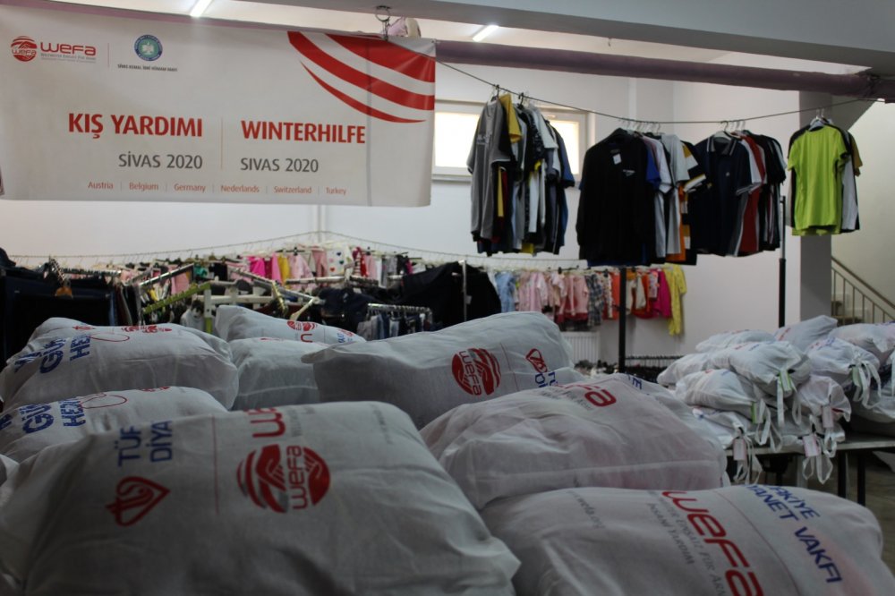 Sivas'ta 518 çocuğa kışlık giyecek yardımı