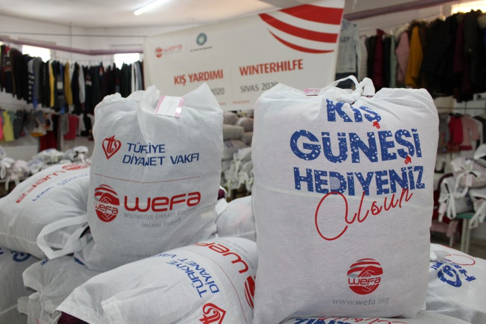 Sivas'ta 518 çocuğa kışlık giyecek yardımı