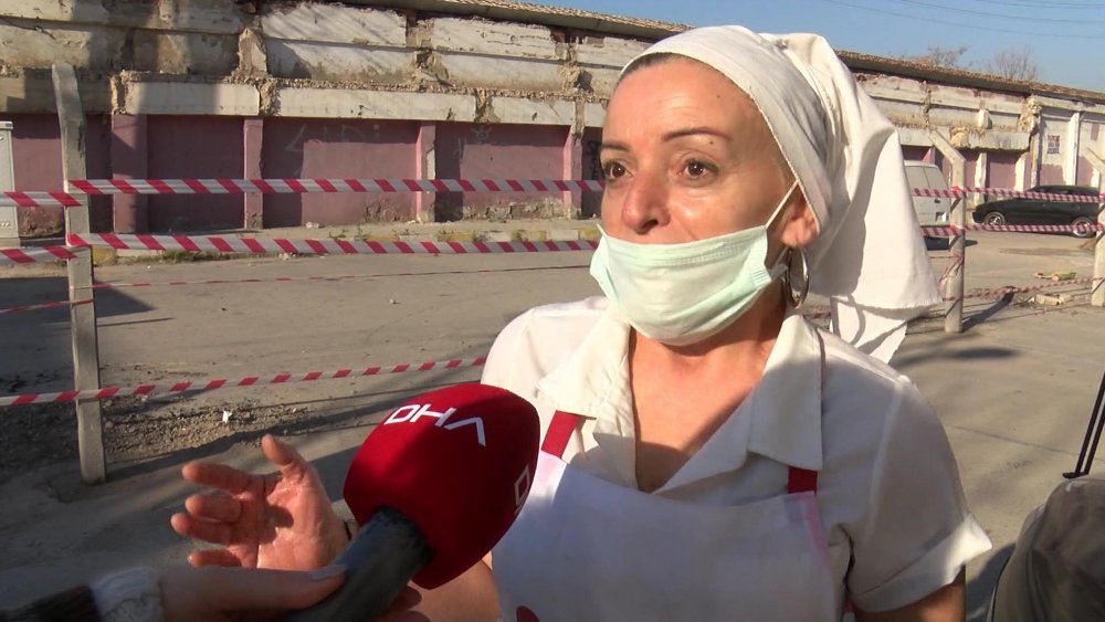 'Tapulu arazim' dediği yolu, beton çit direkleri ile böldü