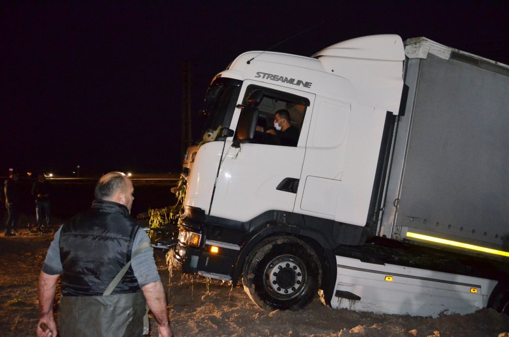 TIR sulama kanala uçtu: 1 ölü