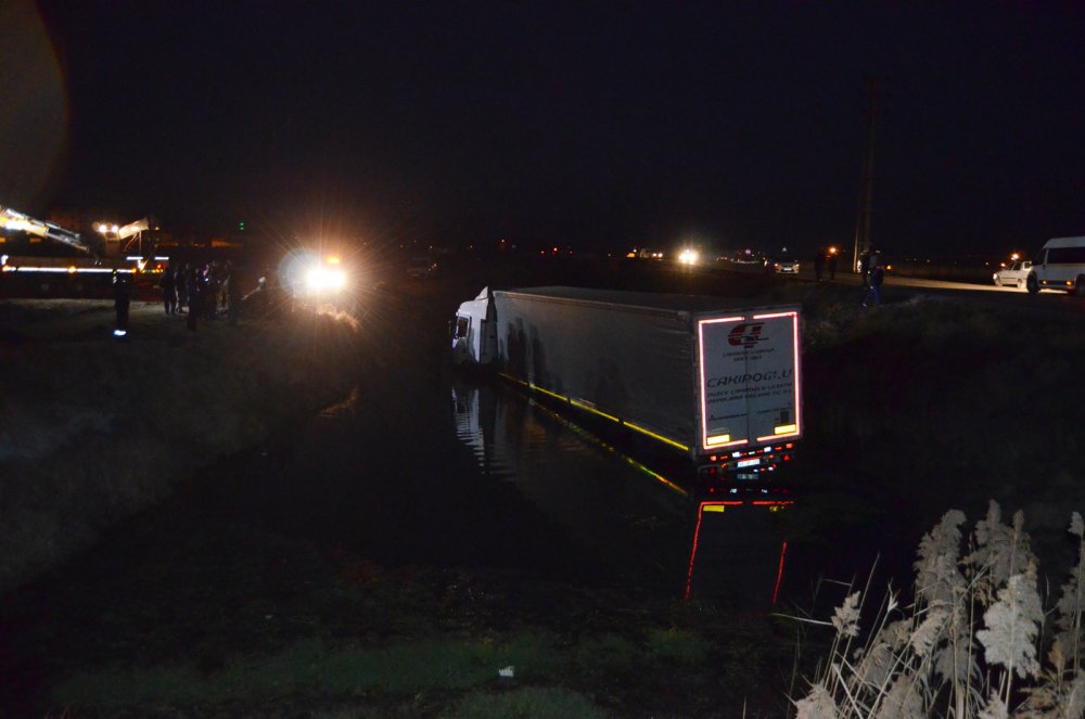 TIR sulama kanala uçtu: 1 ölü