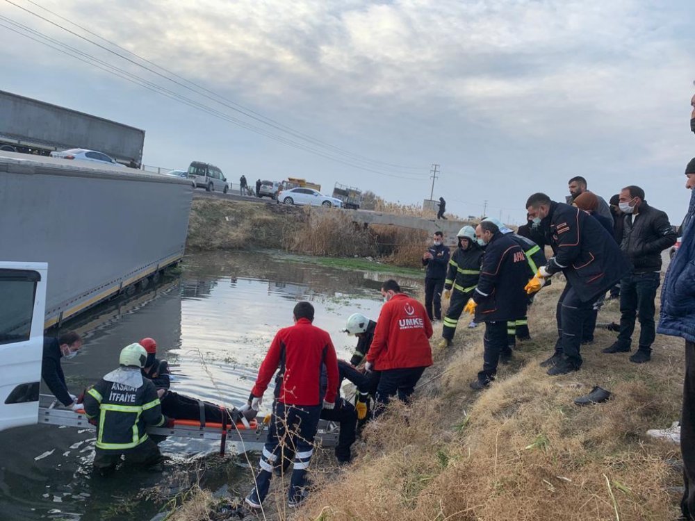 TIR sulama kanala uçtu: 1 ölü