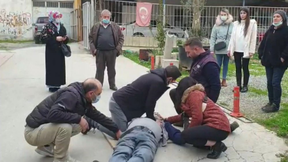 Yolda kalp krizi geçirdi, acil tıp teknisyeninin müdahalesiyle hayata döndü