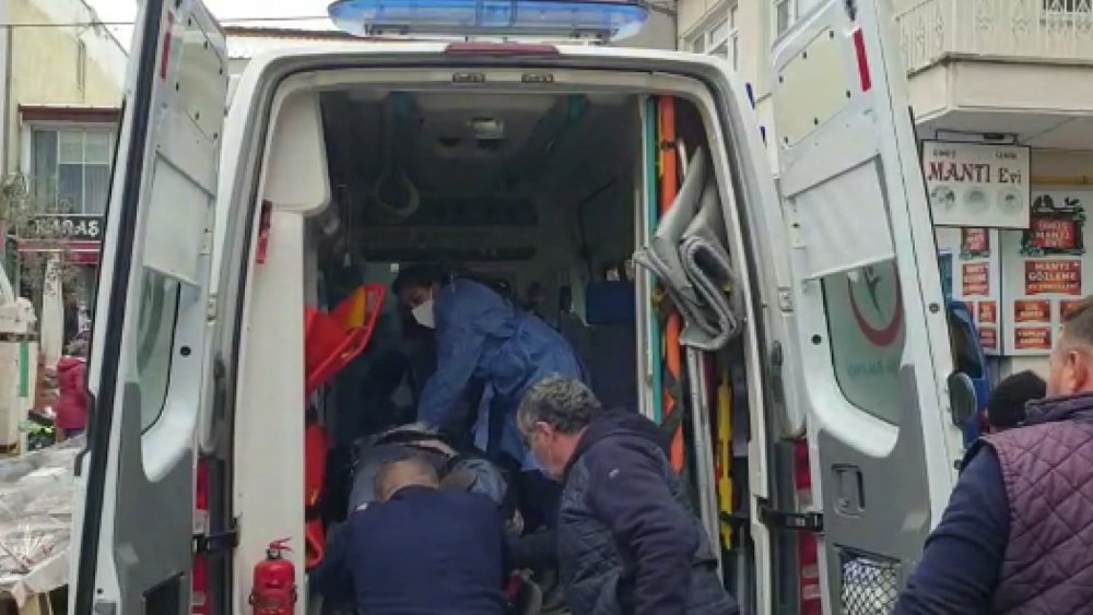 Yolda kalp krizi geçirdi, acil tıp teknisyeninin müdahalesiyle hayata döndü