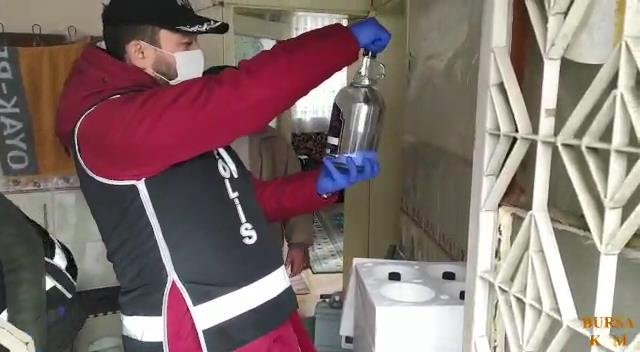 Bursa'da 210 litre sahte içki ele geçirildi: 2 gözaltı