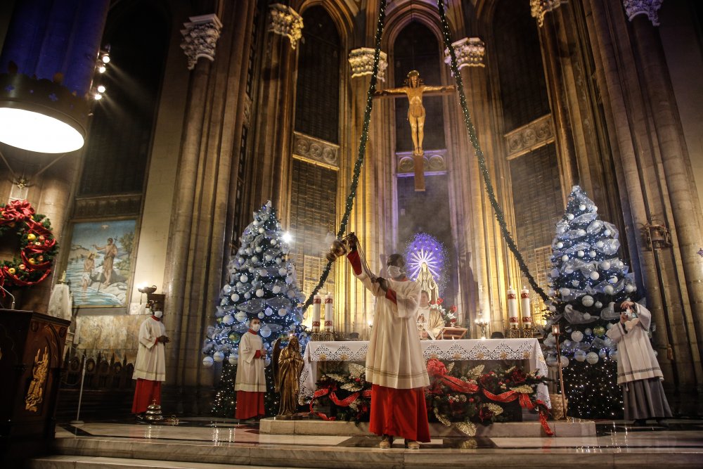 Saint Antuan Kilisesi'nde pandemi gölgesinde Noel ayini yapıldı