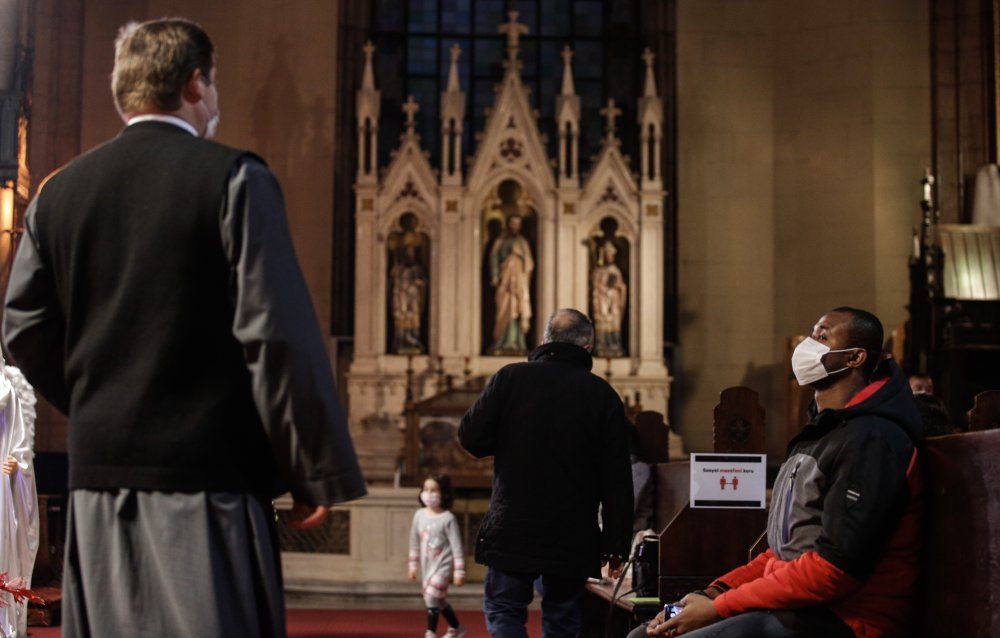 Saint Antuan Kilisesi'nde pandemi gölgesinde Noel ayini yapıldı
