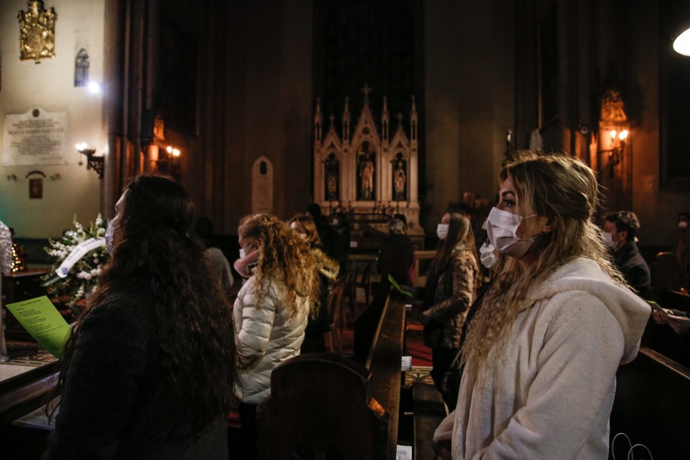 Saint Antuan Kilisesi'nde pandemi gölgesinde Noel ayini yapıldı